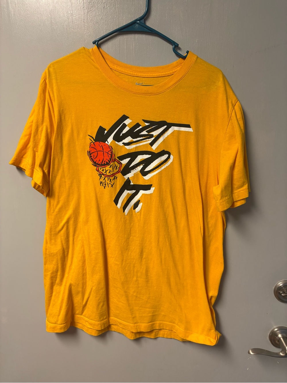Men's Nike Yellow Graphic 'Just Do It' T-Shirt size large